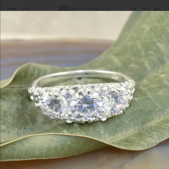 Jewelry - VINTAGE BLING RING